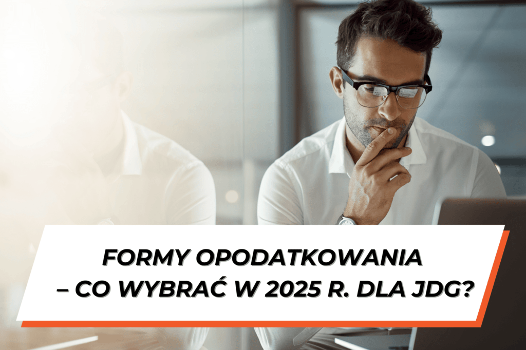 Zamyśliny mężczyzna w białej koszuli i okularach, patrzący w laptop. Na dole grafiki napis na białym tle "Formy opodatkowania – co wybrać w 2025 r. dla JDG?"