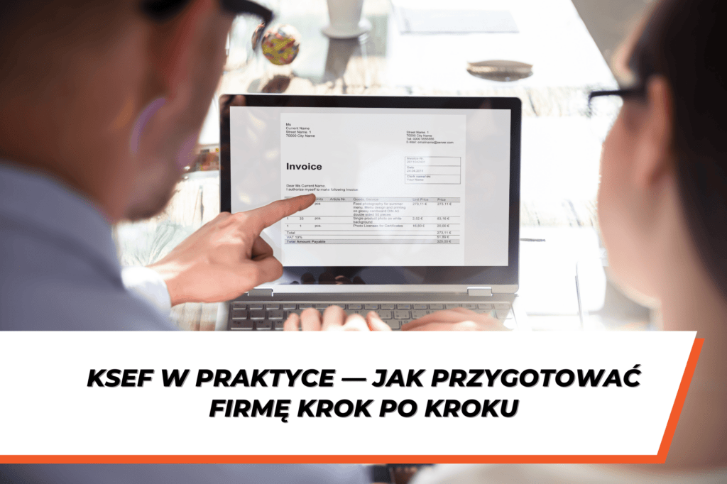 Dwie osoby analizują fakturę elektroniczną na ekranie laptopa – ilustracja wpisu „KSeF w praktyce — jak przygotować firmę krok po kroku”, pokazująca praktyczne wdrożenie Krajowego Systemu e-Faktur w firmie.