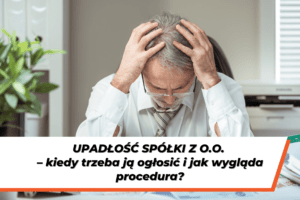 Upadłość spółki z o.o. – zestresowany przedsiębiorca siedzący przy biurku, symbolizujący problemy finansowe firmy i procedurę ogłoszenia upadłości spółki.