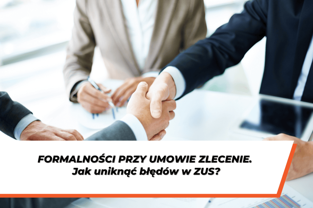 Dwie osoby ściskają sobie dłonie podczas podpisywania dokumentów. Na dole grafiki napis: "Formalności przy umowie zlecenie. Jak uniknąć błędów w ZUS?"