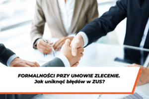Dwie osoby ściskają sobie dłonie podczas podpisywania dokumentów. Na dole grafiki napis: "Formalności przy umowie zlecenie. Jak uniknąć błędów w ZUS?"
